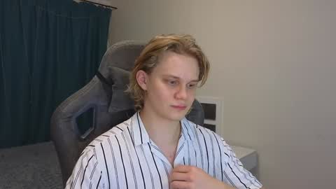 Snapshot of meow_mickey chatting on 01-13-25, 05:02 Mickey online show from 01-13-25, 05:02