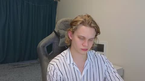 Snapshot of meow_mickey chatting on 01-14-25, 05:45 Mickey online show from 01-14-25, 05:45