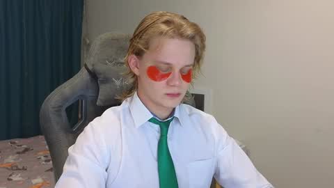 Snapshot of meow_mickey chatting on 01-22-25, 02:04 Mickey online show from 01-22-25, 02:04