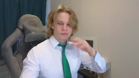 Snapshot of meow_mickey chatting on 01-29-25, 05:09 Mickey online show from 01-29-25, 05:09