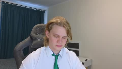 Snapshot of meow_mickey chatting on 02-01-25, 05:18 Mickey online show from 02-01-25, 05:18