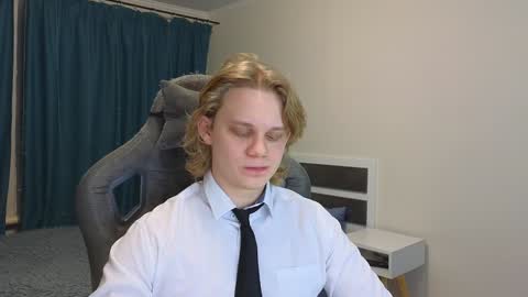 Snapshot of meow_mickey chatting on 02-04-25, 02:07 Mickey online show from 02-04-25, 02:07