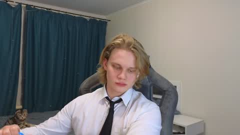 Snapshot of meow_mickey chatting on 02-05-25, 01:47 Mickey online show from 02-05-25, 01:47