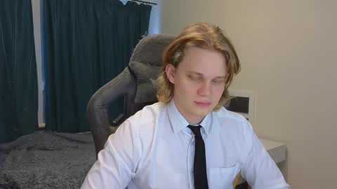 Snapshot of meow_mickey chatting on 02-08-25, 04:25 Mickey online show from 02-08-25, 04:25