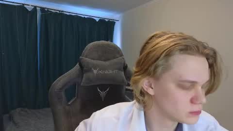 Snapshot of meow_mickey chatting on 02-09-25, 05:08 Mickey online show from 02-09-25, 05:08