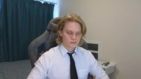 Snapshot of meow_mickey chatting on 02-11-25, 08:26 Mickey online show from 02-11-25, 08:26