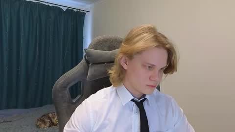 Snapshot of meow_mickey chatting on 02-13-25, 04:54 Mickey online show from 02-13-25, 04:54