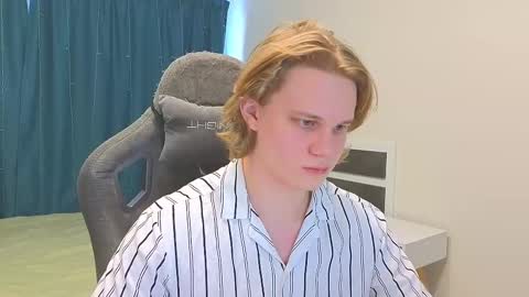 Snapshot of meow_mickey chatting on 02-19-25, 06:22 Mickey online show from 02-19-25, 06:22