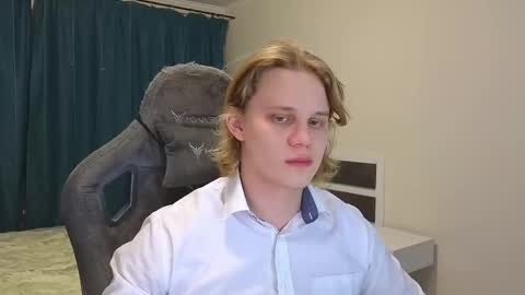 Snapshot of meow_mickey chatting on 02-20-25, 05:29 Mickey online show from 02-20-25, 05:29