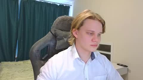 Snapshot of meow_mickey chatting on 02-21-25, 05:02 Mickey online show from 02-21-25, 05:02