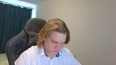 Snapshot of meow_mickey chatting on 02-22-25, 07:45 Mickey online show from 02-22-25, 07:45