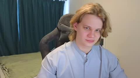 Snapshot of meow_mickey chatting on 02-24-25, 04:38 Mickey online show from 02-24-25, 04:38