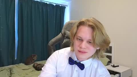 Snapshot of meow_mickey chatting on 02-27-25, 04:41 Mickey online show from 02-27-25, 04:41