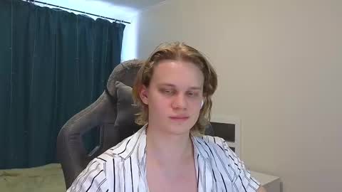 Snapshot of meow_mickey chatting on 03-04-25, 05:11 Mickey online show from 03-04-25, 05:11