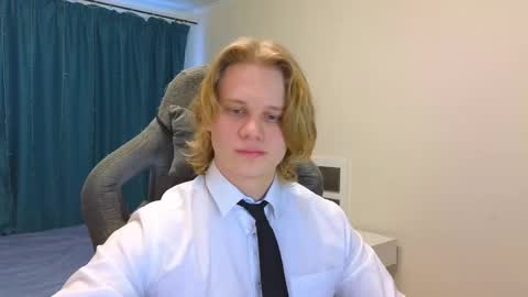 Snapshot of meow_mickey chatting on 03-06-25, 03:35 Mickey online show from 03-06-25, 03:35