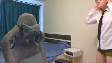 Snapshot of meow_mickey chatting on 03-07-25, 03:51 Mickey online show from 03-07-25, 03:51