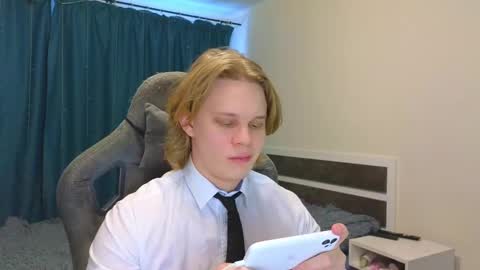 Snapshot of meow_mickey chatting on 03-10-25, 03:34 Mickey online show from 03-10-25, 03:34