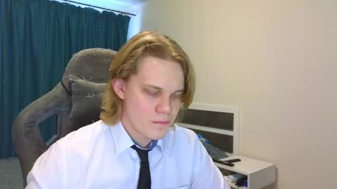 Snapshot of meow_mickey chatting on 03-11-25, 04:10 Mickey online show from 03-11-25, 04:10