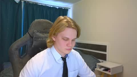 Snapshot of meow_mickey chatting on 03-12-25, 03:57 Mickey online show from 03-12-25, 03:57