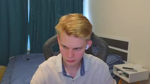 Snapshot of meow_mickey chatting on 09-11-25, 08:25 Mickey online show from 09-11-25, 08:25