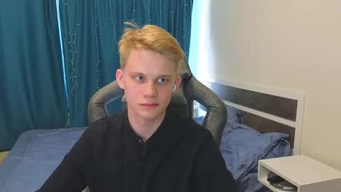 Snapshot of meow_mickey chatting on 09-15-25, 07:41 Mickey online show from 09-15-25, 07:41