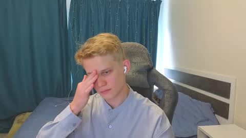 Snapshot of meow_mickey chatting on 09-16-25, 12:06 Mickey online show from 09-16-25, 12:06