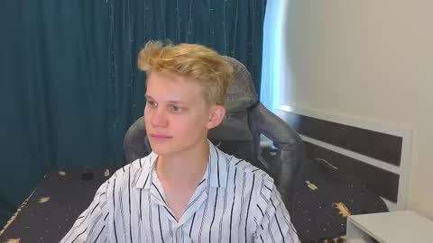 Snapshot of meow_mickey chatting on 10-01-25, 07:36 Mickey online show from 10-01-25, 07:36