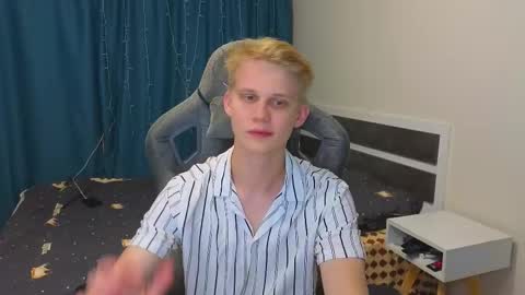 Snapshot of meow_mickey chatting on 10-09-25, 08:18 Mickey online show from 10-09-25, 08:18