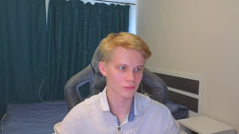 Snapshot of meow_mickey chatting on 10-23-25, 09:08 Mickey online show from 10-23-25, 09:08