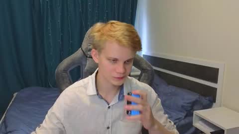 Snapshot of meow_mickey chatting on 10-28-25, 08:40 Mickey online show from 10-28-25, 08:40