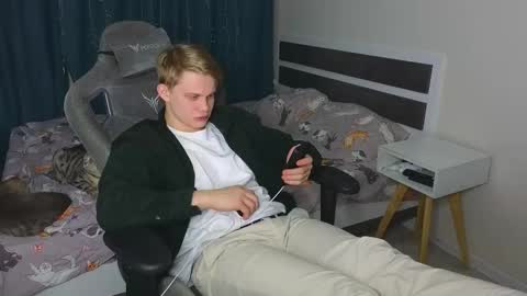 Mickey online show from 03-06-26, 10:28