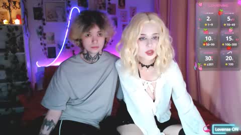 Snapshot of meow_on_da_cam chatting on 09-20-25, 12:00 meow_on_da_cam online show from 09-20-25, 12:00