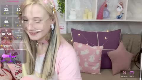 Snapshot of meowkakitty chatting on 09-24-25, 01:42 MeowkaKitty online show from 09-24-25, 01:42