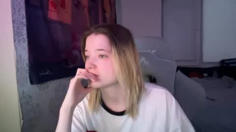 Snapshot of meowki4 chatting on 12-31-24, 04:06 meowme online show from 12-31-24, 04:06