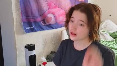 Snapshot of meowki4 chatting on 10-06-25, 04:32 meowme online show from 10-06-25, 04:32