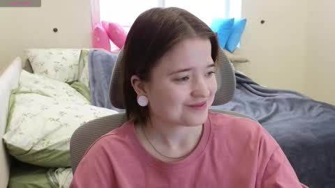 Snapshot of meowki4 chatting on 11-09-25, 09:07 meowme online show from 11-09-25, 09:07