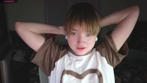 Snapshot of meowki4 chatting on 12-15-25, 06:34 meowme online show from 12-15-25, 06:34