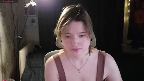 Snapshot of meowki4 chatting on 02-24-26, 04:27 meowme online show from 02-24-26, 04:27