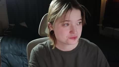 Snapshot of meowki4 chatting on 02-28-26, 02:12 meowme online show from 02-28-26, 02:12