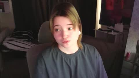 Snapshot of meowki4 chatting on 03-09-26, 05:33 meowme online show from 03-09-26, 05:33