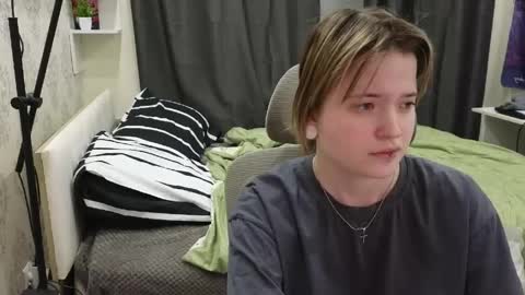 Snapshot of meowki4 chatting on 03-11-26, 04:13 meowme online show from 03-11-26, 04:13