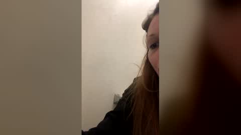 Snapshot of meowzers777 chatting on 12-17-25, 02:28 meowzers777 online show from 12-17-25, 02:28