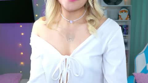 Molly online show from 12-05-25, 04:21