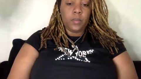 Snapshot of mercedesbuxxx chatting on 11-22-25, 07:35 mercedesbuxxx online show from 11-22-25, 07:35