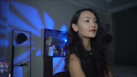 Snapshot of mercedesss_8 chatting on 11-26-25, 11:33 Next show on 03 Dec online show from 11-26-25, 11:33