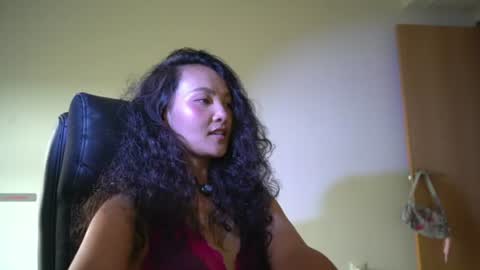 Snapshot of mercedesss_8 chatting on 06-18-26, 11:25 Next show on 03 Dec online show from 06-18-26, 11:25