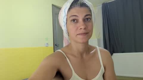 Snapshot of merciylove chatting on 09-24-25, 02:20 Miss Helena online show from 09-24-25, 02:20