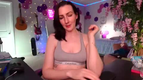 Snapshot of meredithbae chatting on 04-14-26, 01:22 Meredith Bae online show from 04-14-26, 01:22