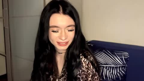 Snapshot of mereditheurich chatting on 04-06-26, 04:30 Alice online show from 04-06-26, 04:30