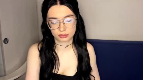 Snapshot of mereditheurich chatting on 04-07-26, 03:23 Alice online show from 04-07-26, 03:23